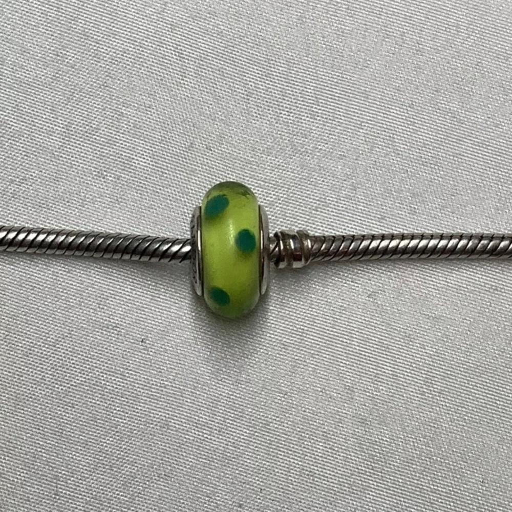 GREEN POLKA DOT RETIRED AUTHENTIC GLASS MURANO BEAD